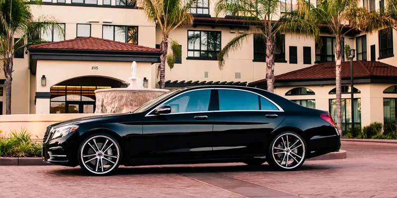 Black Mercedes-Benz S550 luxury sedan for executive transportation